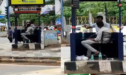 traffic booth, Liquor Drinking, Hyderabad, viral