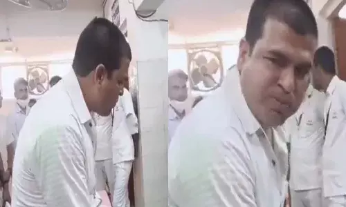 officer chewed notes, taking bribe, madhyapradesh,