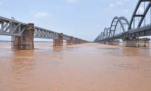 Andhra Pradesh floods, Dowleswaram Barrage, NDRF teams