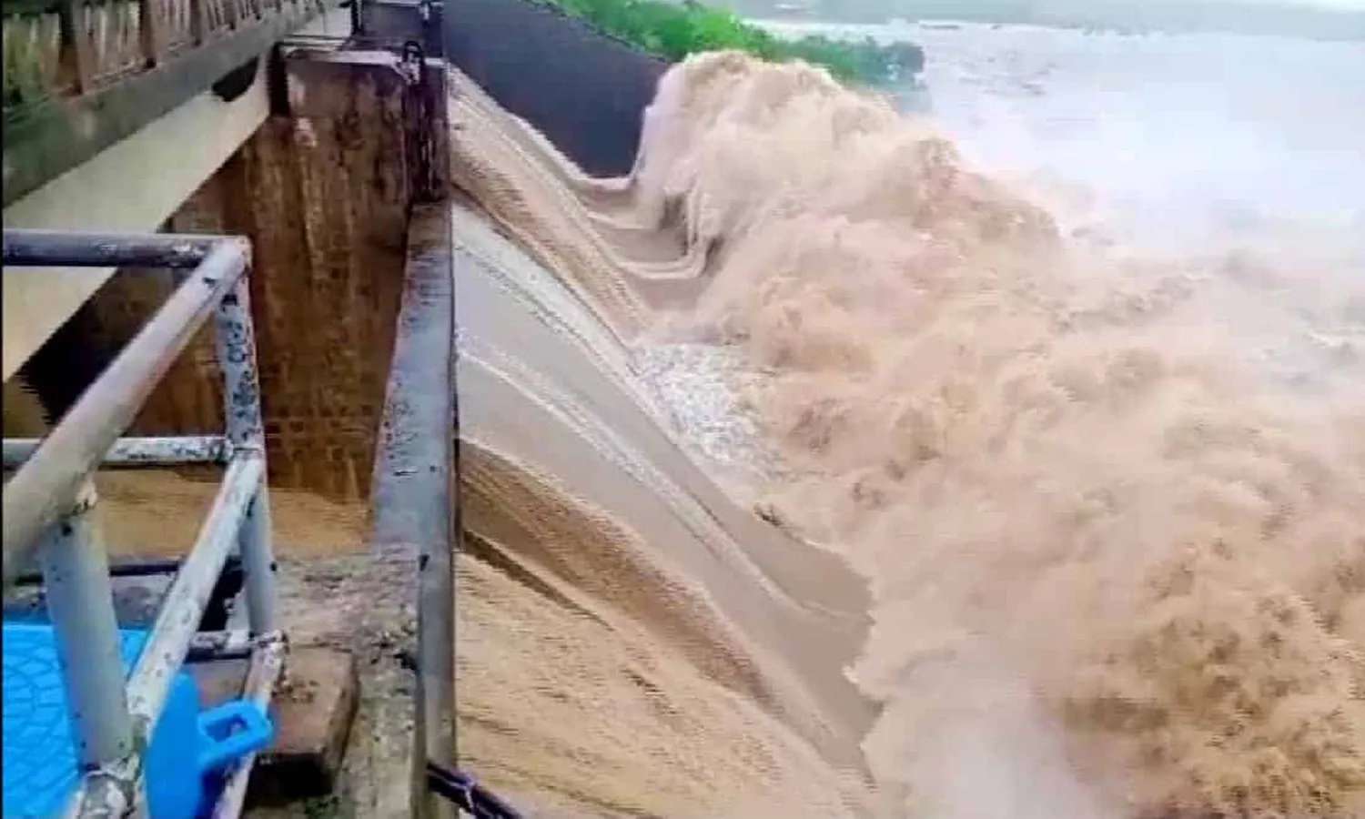 Kadem project, telangana, flood water, authorities negligence, lower villages