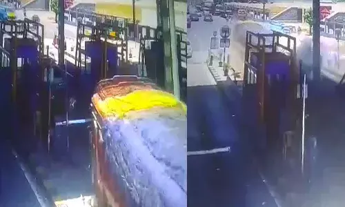 Tamilnadu, Tollgate, Lorry Accident, One Dead,