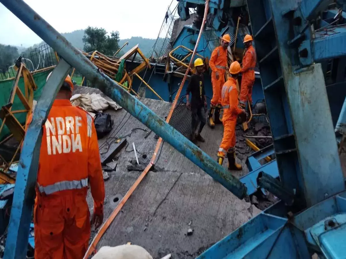 Maharashtra, Bridge, Girder collapse, 14 dead ,
