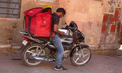 Hyderabad: లేట్ అయ్యిందని.. అమెజాన్ డెలివరీ బాయ్పై దాడి