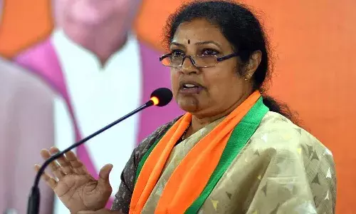 ఏపీ బీజేపీలో వారిపై ప్రశంసలు కురిపించిన పురందేశ్వరి