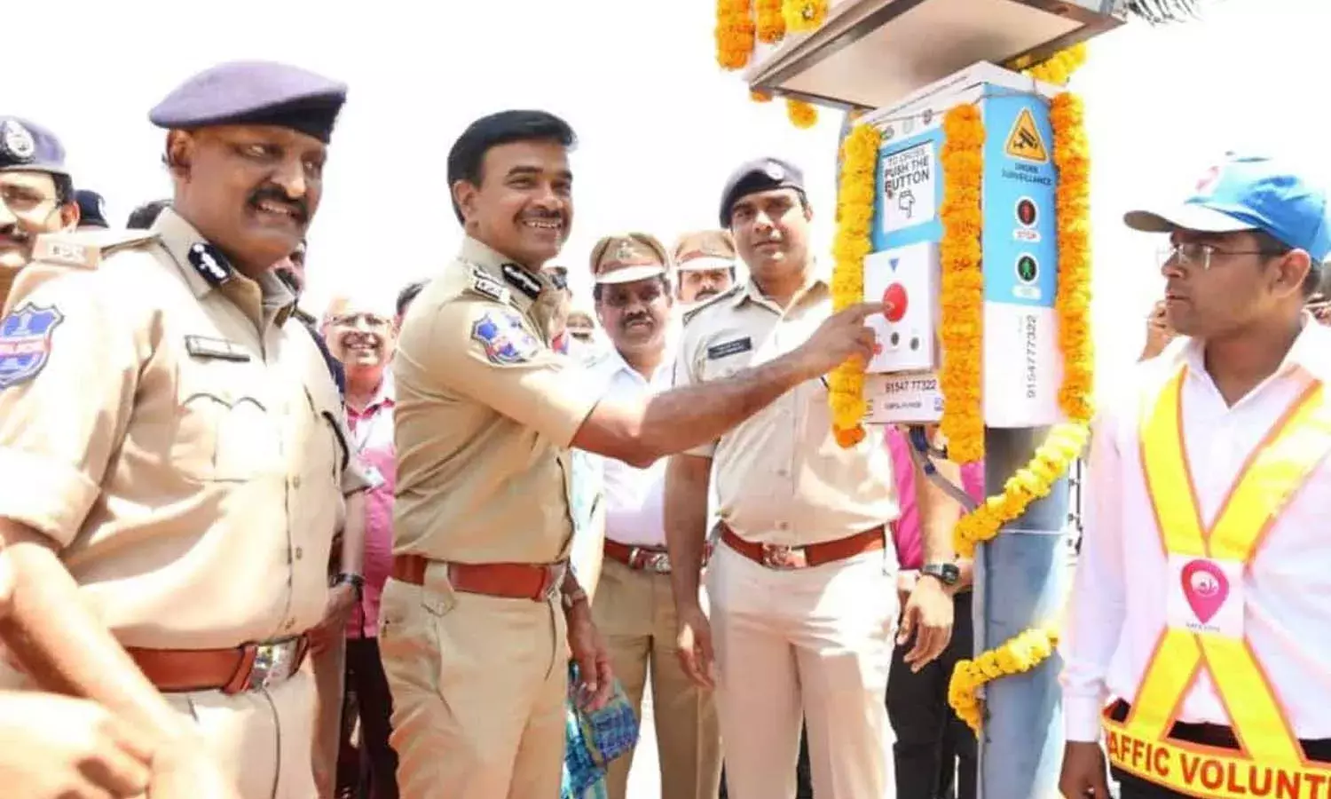 Hyderabad, Police Commissioner,  C V Anand, motorists,Pelican signals