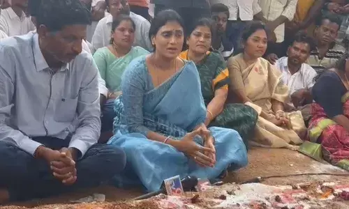 YS Sharmila,  gaddar Statue, tankbund,