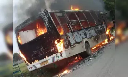Hyderabad, Bus gutted, Shameerpet