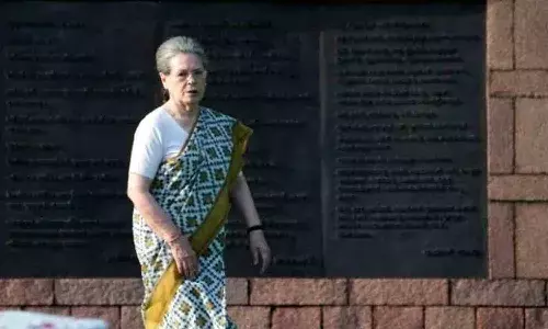 రాహుల్ను కలిసేందుకు శ్రీనగర్కు వెళ్లిన సోనియా గాంధీ
