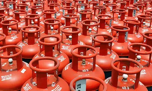 LPG Gas, Cylinder, prices, slashed, RS.200,