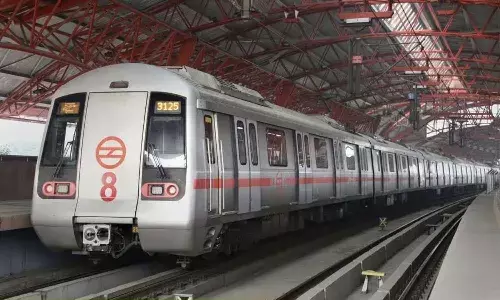 minor girl , Delhi Metro train, Crime news
