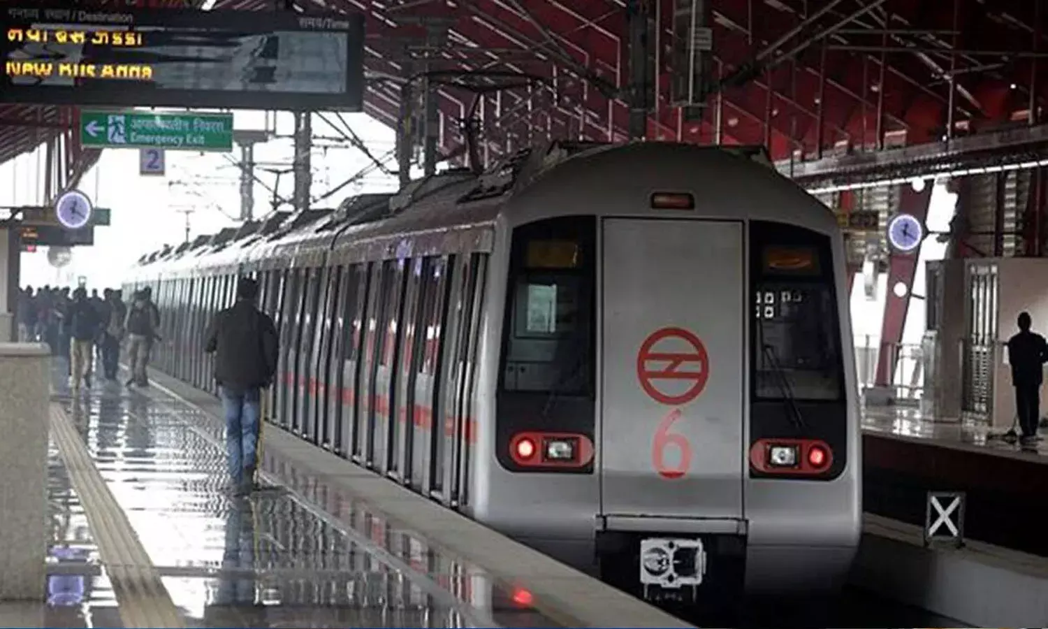 ఢిల్లీ మెట్రోలో మరోసారి పాడు పనులు