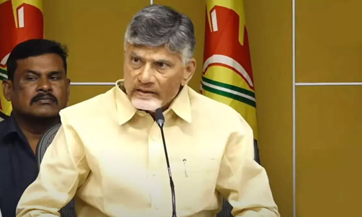 చంద్ర‌బాబుకు ఐటీ నోటీసులపై టీడీపీ నేతల వెర్షన్ విన్నారా?