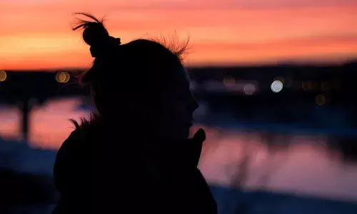 క్యాన్సర్ తో పోరాడుతున్న భార్య.. భర్త చేసిన ఆ పనికి