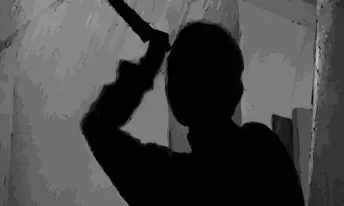 Crime, Woman attack,  knife, daughter Boyfriend,