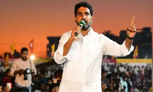 నా తండ్రిని చూడనివ్వకుండా అడ్డుకుంటున్నారు : నారా లోకేష్