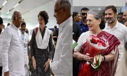 హైదరాబాద్ చేరుకున్న కాంగ్రెస్ అగ్రనేతలు