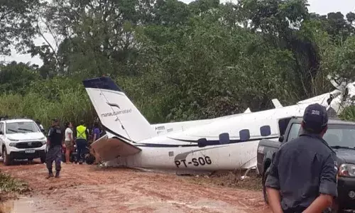 flight, crash landing, amazon forest, 14 dead,