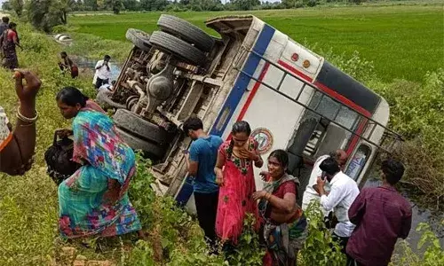 ఆర్టీసీ బస్సు బోల్తా.. ఇద్దరు దుర్మరణం