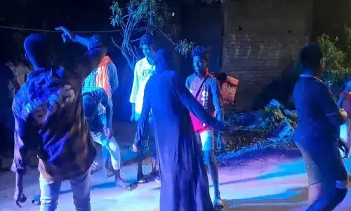 గణేష్ చతుర్థి వేడుకల్లో.. బురఖా ధరించి డ్యాన్స్