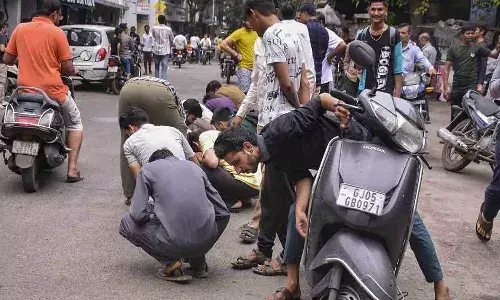 people, searching  Diamonds,  road, gujarat, Viral video,