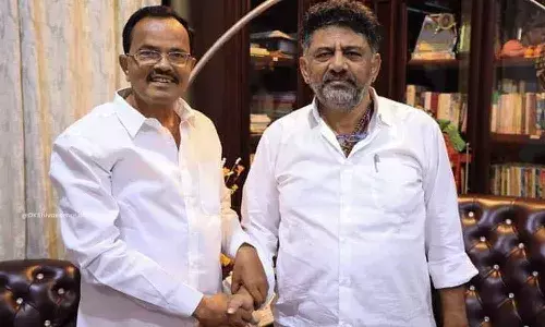 డీకే శివకుమార్తో బీఆర్ఎస్ నేత మోత్కుపల్లి భేటీ