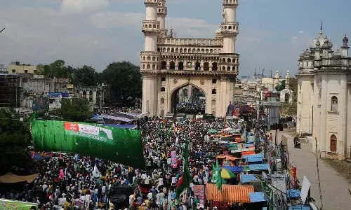 Hundreds lose phones, Milad processions, Hyderabad