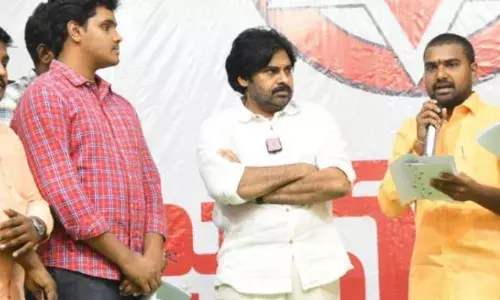 వెన్నునొప్పితో పవన్ కళ్యాణ్.. అప్పటి నుండి అనుభవిస్తూనే ఉన్నారట