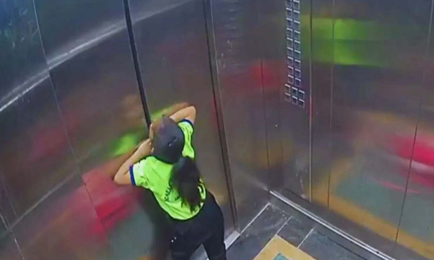 Girl, Stuck elevator,  lucknow, viral video,
