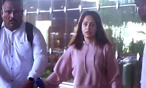 ఇండియాలో ల్యాండ్ అయిన హీరోయిన్.. ఊపిరి పీల్చుకున్న ఫ్యాన్స్