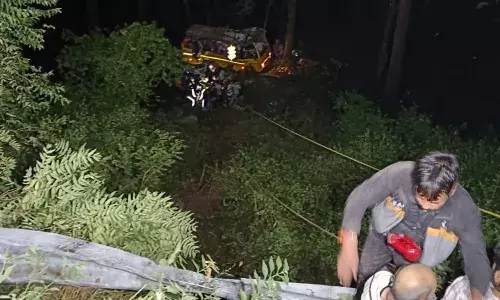 six tourists, killed,  bus,  gorge, uttarakhand,