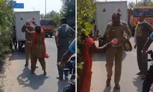 Woman, Beat traffic police,  uttar pradesh, viral video,