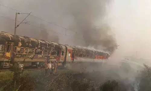పాతాల్కోట్ ఎక్స్ప్రెస్లో మంటలు