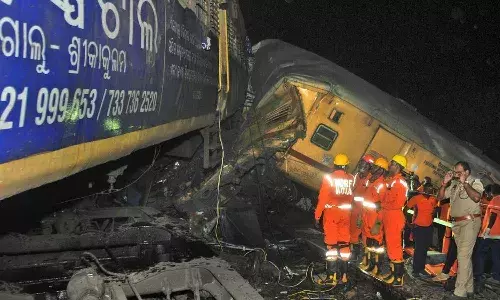trains collision, Vizianagaram, APnews,Passenger trains, East Central Railway