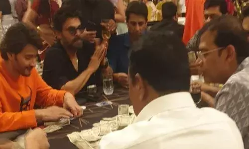 mahesh babu, venkatesh, playing cards, viral photos,