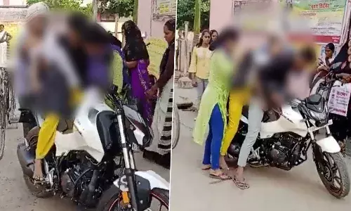 deadbody,  bike, no ambulance,  uttar pradesh,