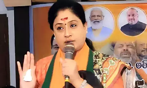 పోటీ నుంచి తప్పుకున్నారా.? తప్పించారా.?