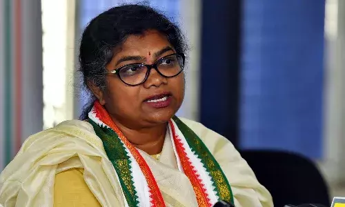 congress, munugode, palvai sravanthi, resign,