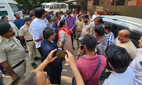 దీపావళికి ఊరెళ్ళాలనే ఆరాటం.. రైల్వే స్టేషన్ లో విషాదం