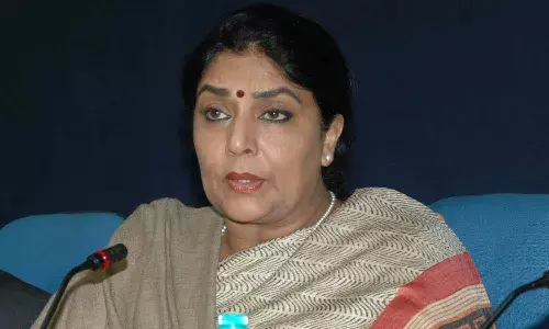 పువ్వాడ లాంటి వారిని దగ్గరకు తీసుకోవడం వల్లే కేసీఆర్ ఓడిపోతున్నారు : రేణుకా చౌదరి