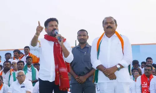 దొంగ వైపు ఉంటారో.. ధర్మం వైపు ఉంటారో తేల్చుకోండి : రేవంత్