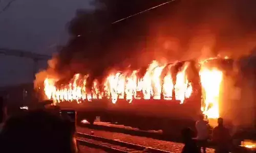 ఢిల్లీ-దర్భంగా సూపర్ఫాస్ట్ ఎక్స్ప్రెస్ రైలులో చెలరేగిన మంటలు