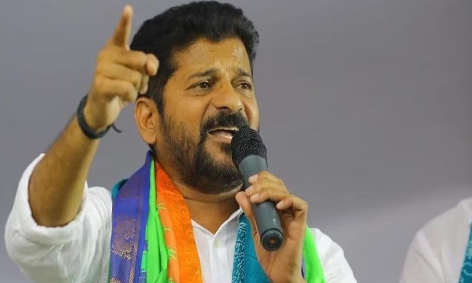 కేసీఆర్, ఆయన కుటుంబం సీమాంధ్ర నేతల్లా మాట్లాడుతున్నారు: రేవంత్‌రెడ్డి ...