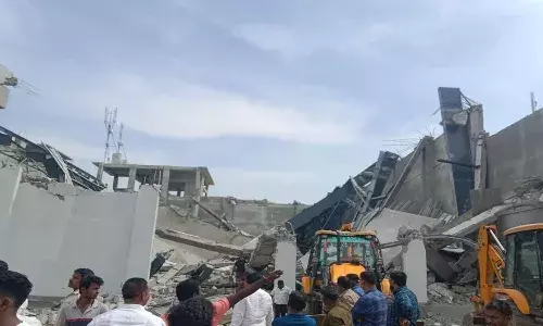 stadium slab, collapse, three dead ,  moinabad,