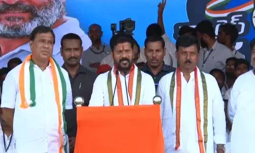 ఆ విషయంలో కేసీఆర్తో ప్రపంచంలోనే ఎవరూ పోటీ పడలేరు : రేవంత్