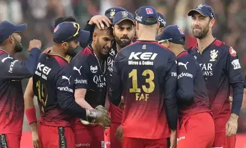 17వ ఐపీఎల్ సీజన్ కూడా ఆర్సీబీకే ఆడనున్న కోహ్లీ.. 11 మందికి ఉద్వాసన..!
