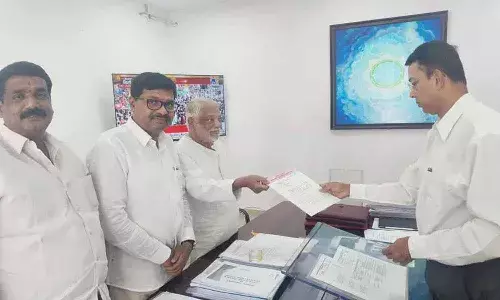 మంత్రులు మాట్లాడితే.. వాళ్లకు నోటీసులు ఇవ్వండి.. రైతు బంధును ఎలా ఆపుతారు.? : బీఆర్ఎస్ ఎంపీ