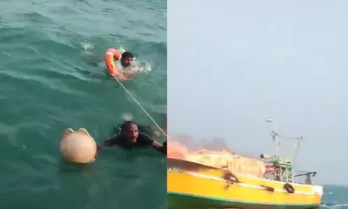 fire accident,  kakinada coast, boat,