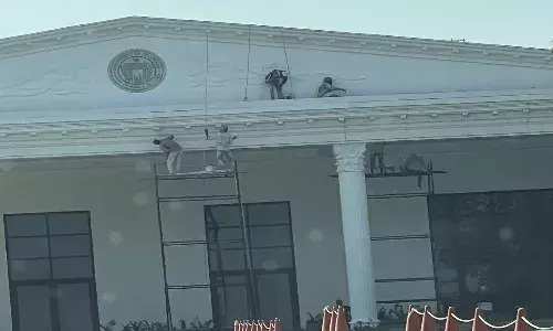 ప్రగతి భవన్కు పెయింట్