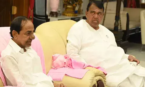 ముఖ్యనేతలతో సమావేశమైన కేసీఆర్