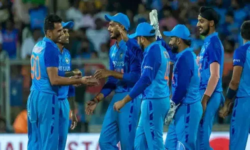 సౌతాఫ్రికా సిరీస్కి ముందు టీమిండియాకు షాక్.. స్టార్ ప్లేయర్ ఔట్.!